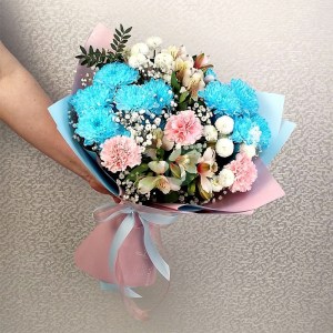 Букет из ярких ирисов, хризантем и гербер Летняя ночь